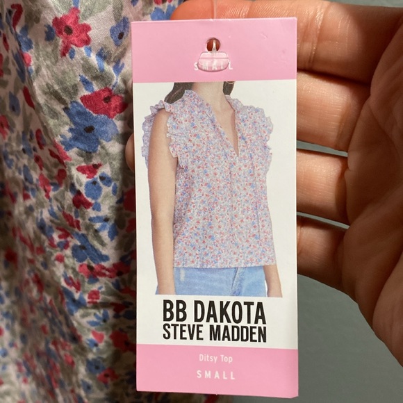 BRAND NEW TOP SIZE SMALL! NWT. SMOKE FREE HOME! - Picture 3 of 4